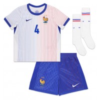 Francúzsko Dayot Upamecano #4 Vonkajší Detský futbalový dres ME 2024 Krátky Rukáv (+ trenírky)